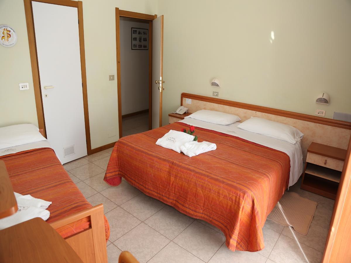 Hotel Al Dollaro Cattolica Esterno foto
