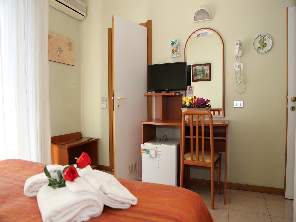 Hotel Al Dollaro Cattolica Esterno foto