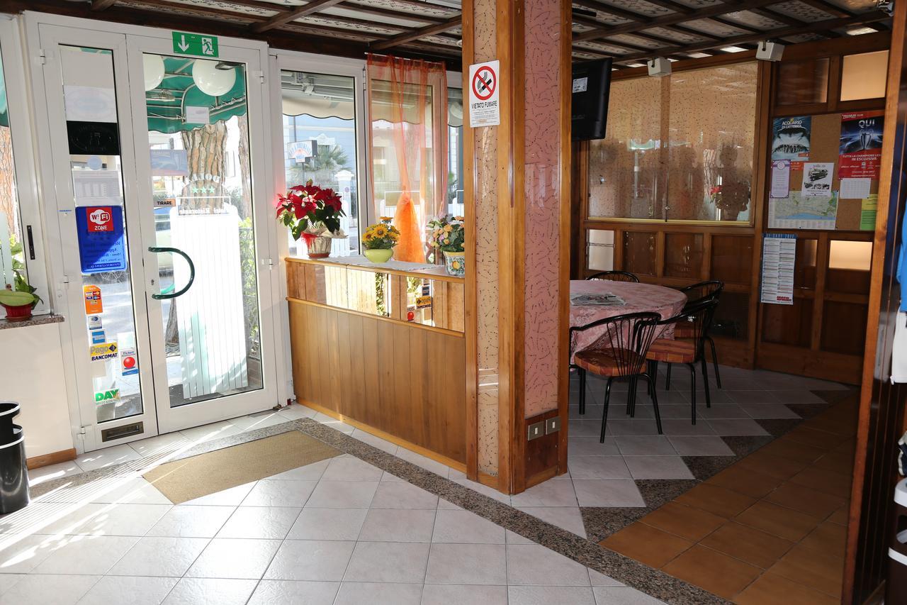 Hotel Al Dollaro Cattolica Esterno foto