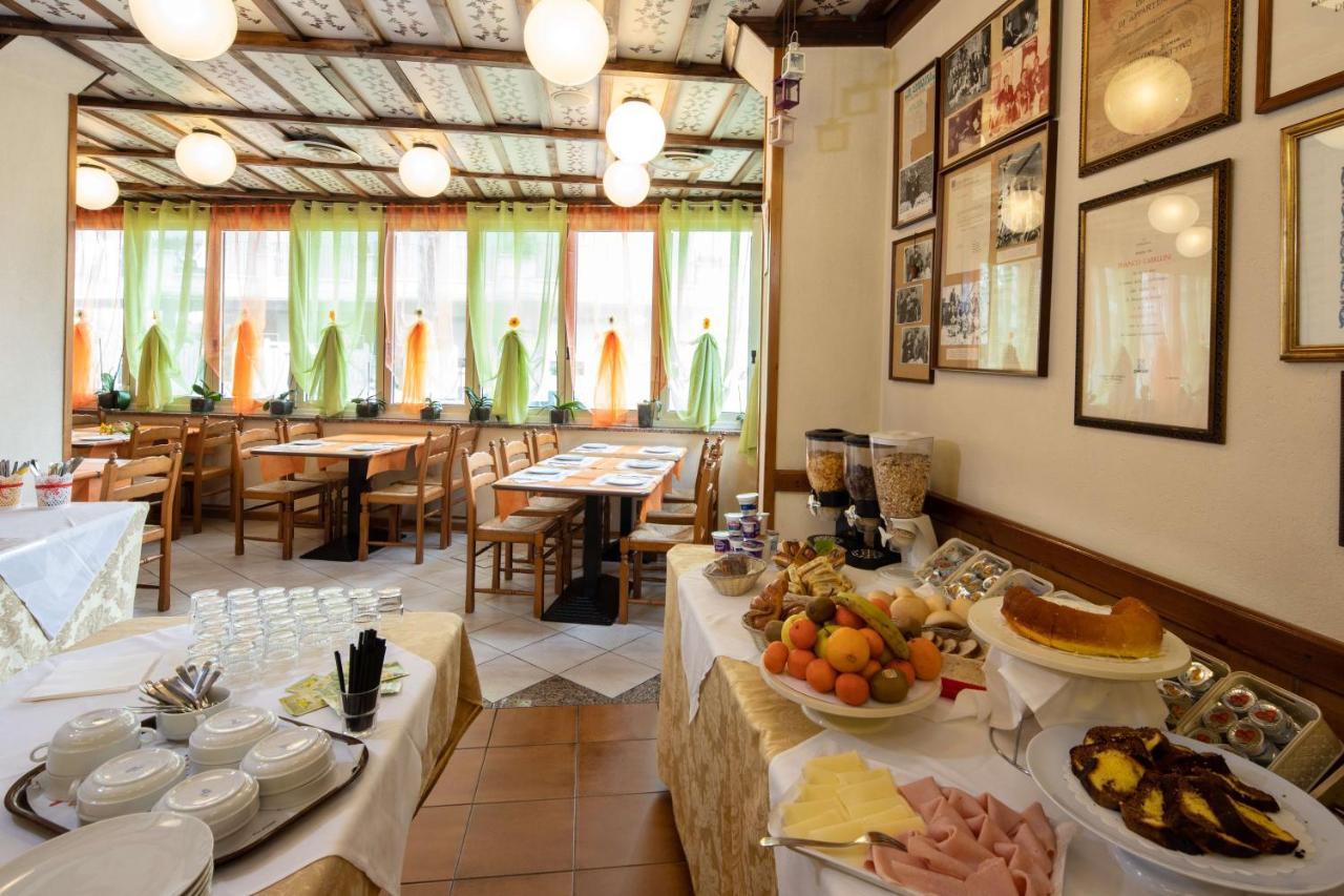 Hotel Al Dollaro Cattolica Esterno foto